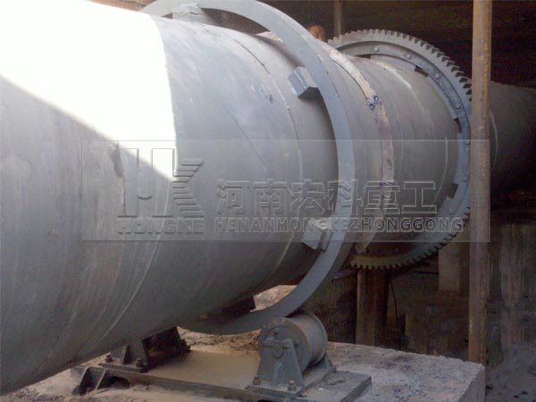 新疆哈密雙段陶?；剞D窯生產現(xiàn)場