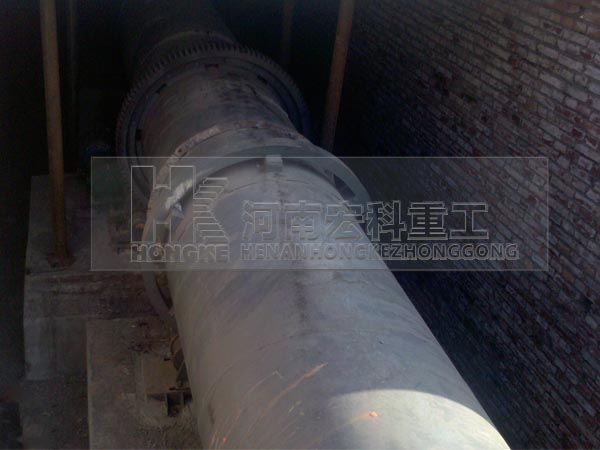 新疆哈密雙段陶?；剞D窯生產現(xiàn)場