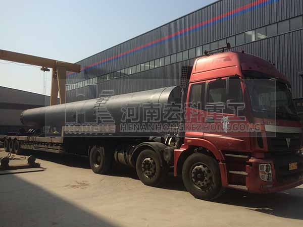 發(fā)往江蘇徐州的陶粒回轉(zhuǎn)窯發(fā)貨現(xiàn)場實(shí)拍